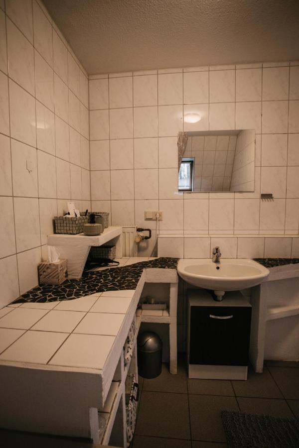 Eigenes Maisonettehaus In Idyllischer Lage Mit Balkon, Nahe Messe, 24H Self-Check In, Gratis Parken Швабах Екстериор снимка